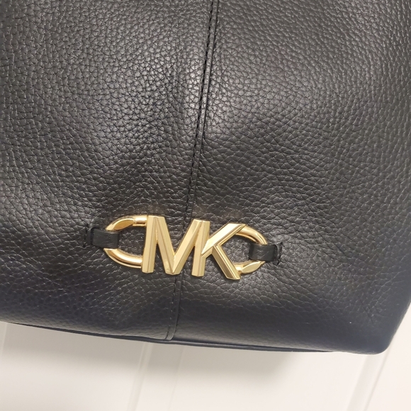 Michael Kors Izzy Black Pebble Grain Leather Tote, Classic, Stylish, Sleek - Picture 9 of 16